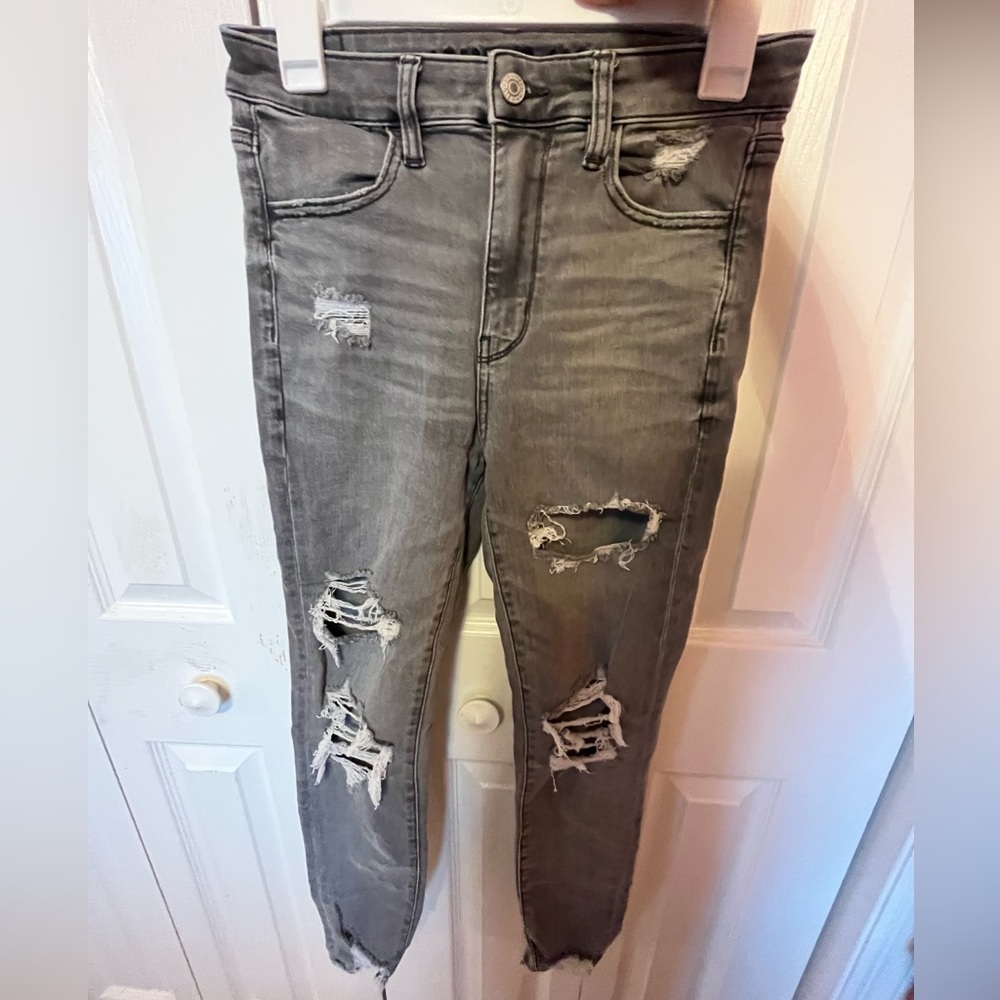 American Eagle Gray Wash Ripped Skinny Jeans- Short